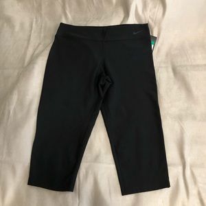 NIKE “capri leggings”